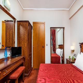 Perea Hotel *