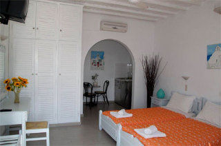 Avra Apartment Tourlos