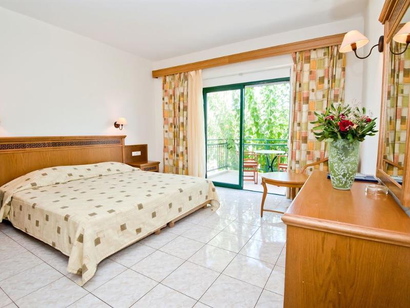Vantaris Garden And Corner Hotel 4*