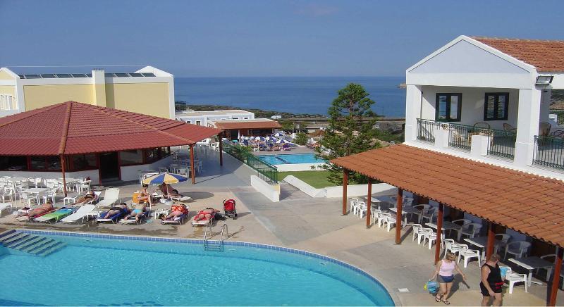 Camari Garden Aparthotel 3*