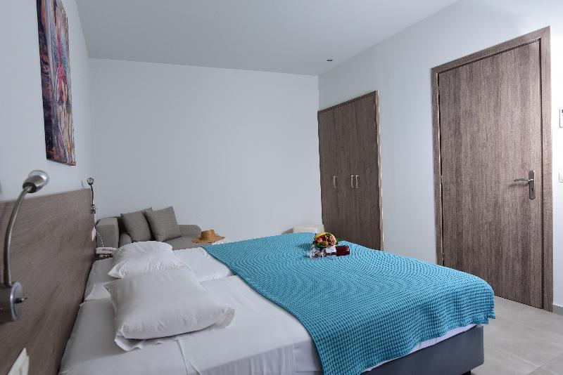 Blue Horizon Aparthotel