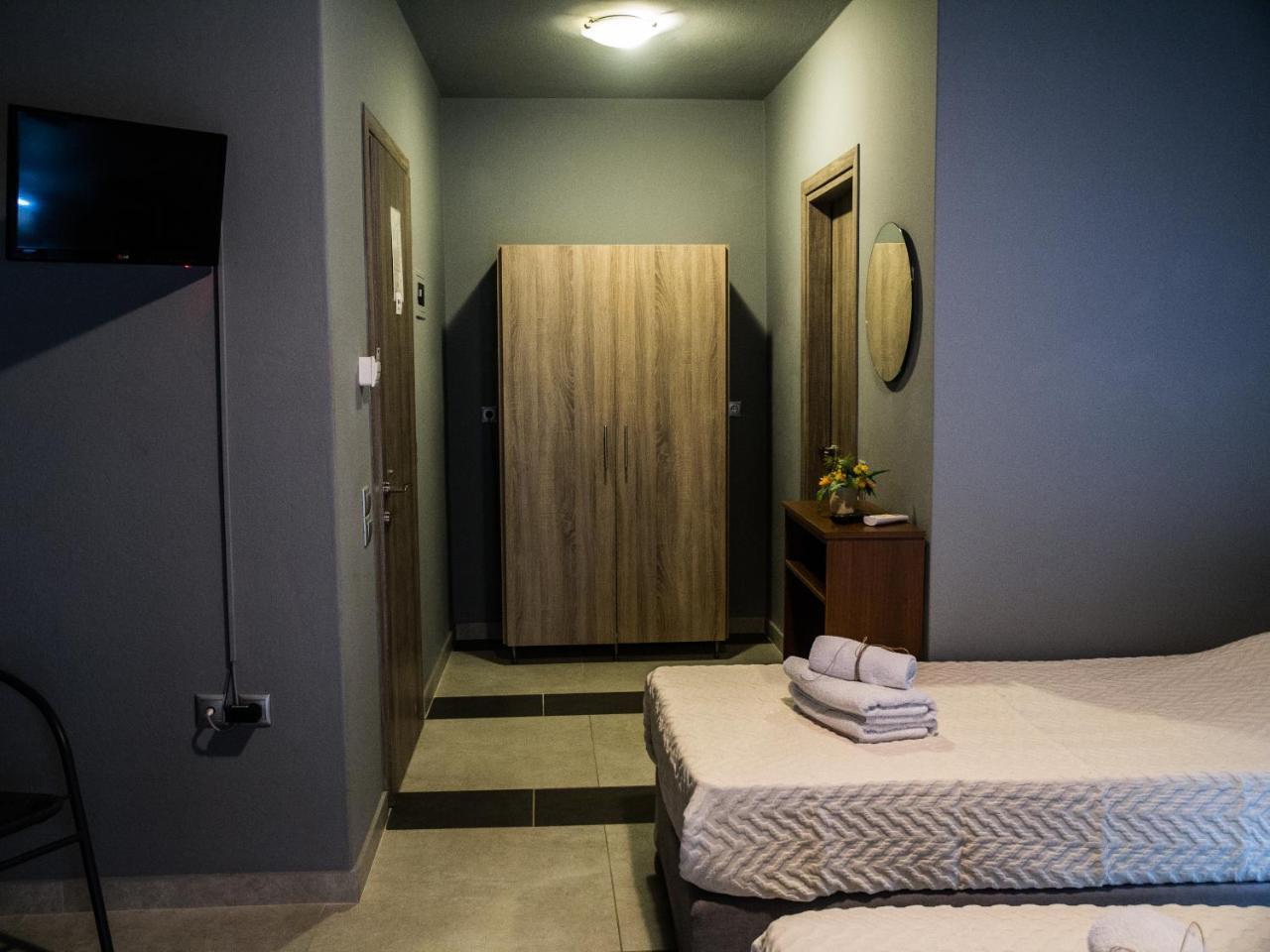 Gina'S Studios Aparthotel