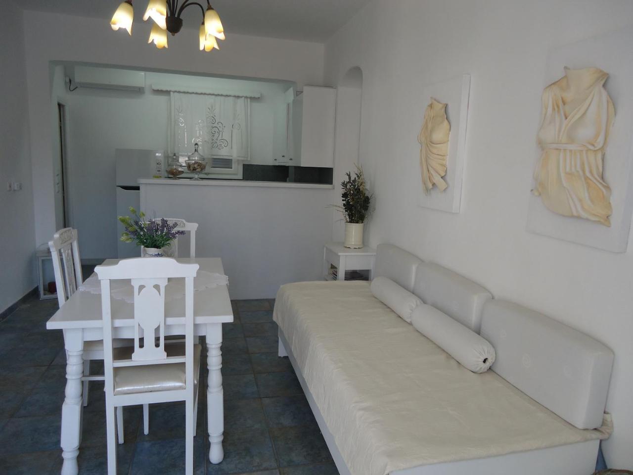 Vavanos Studios Guest house *