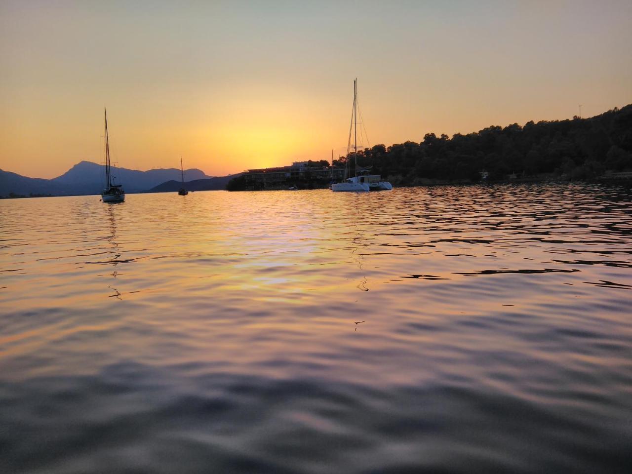 Saronic Topview