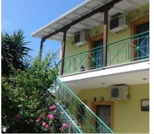 Lenia Aparthotel 2*
