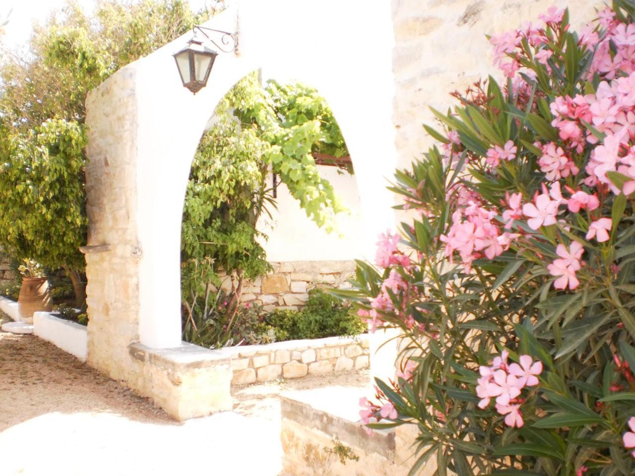 Aparthotel Svoronos 3*
