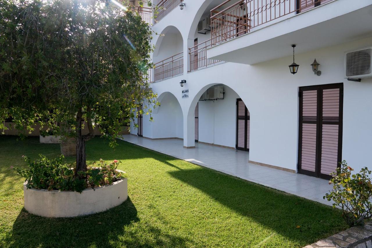 Mejanis Hotel