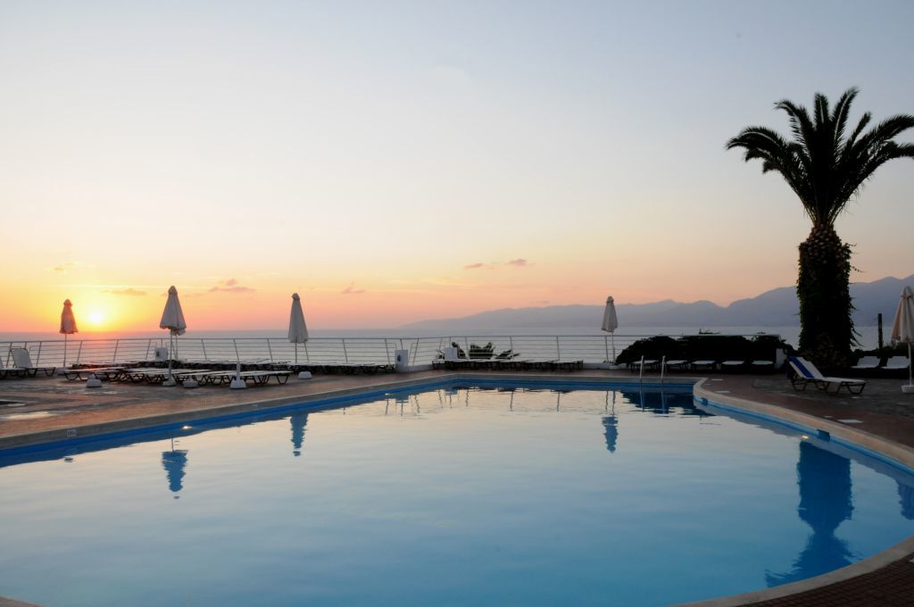 Hotel Village & 4*