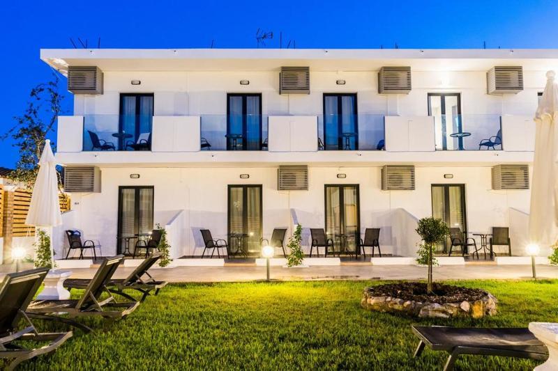 48 By Zante Plaza *