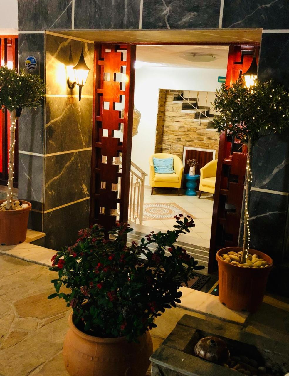 George Hotel