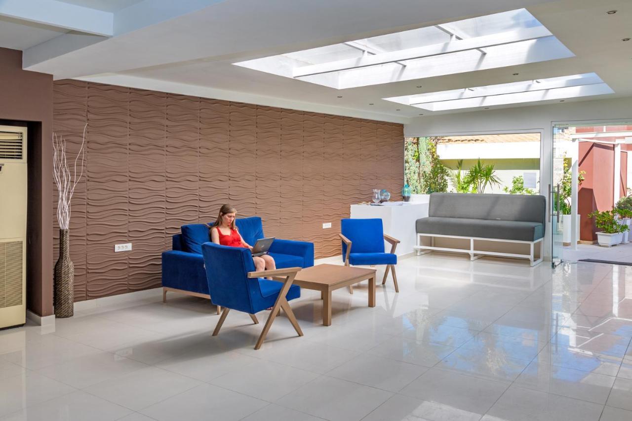 Hotel White Olive Premium Cameo