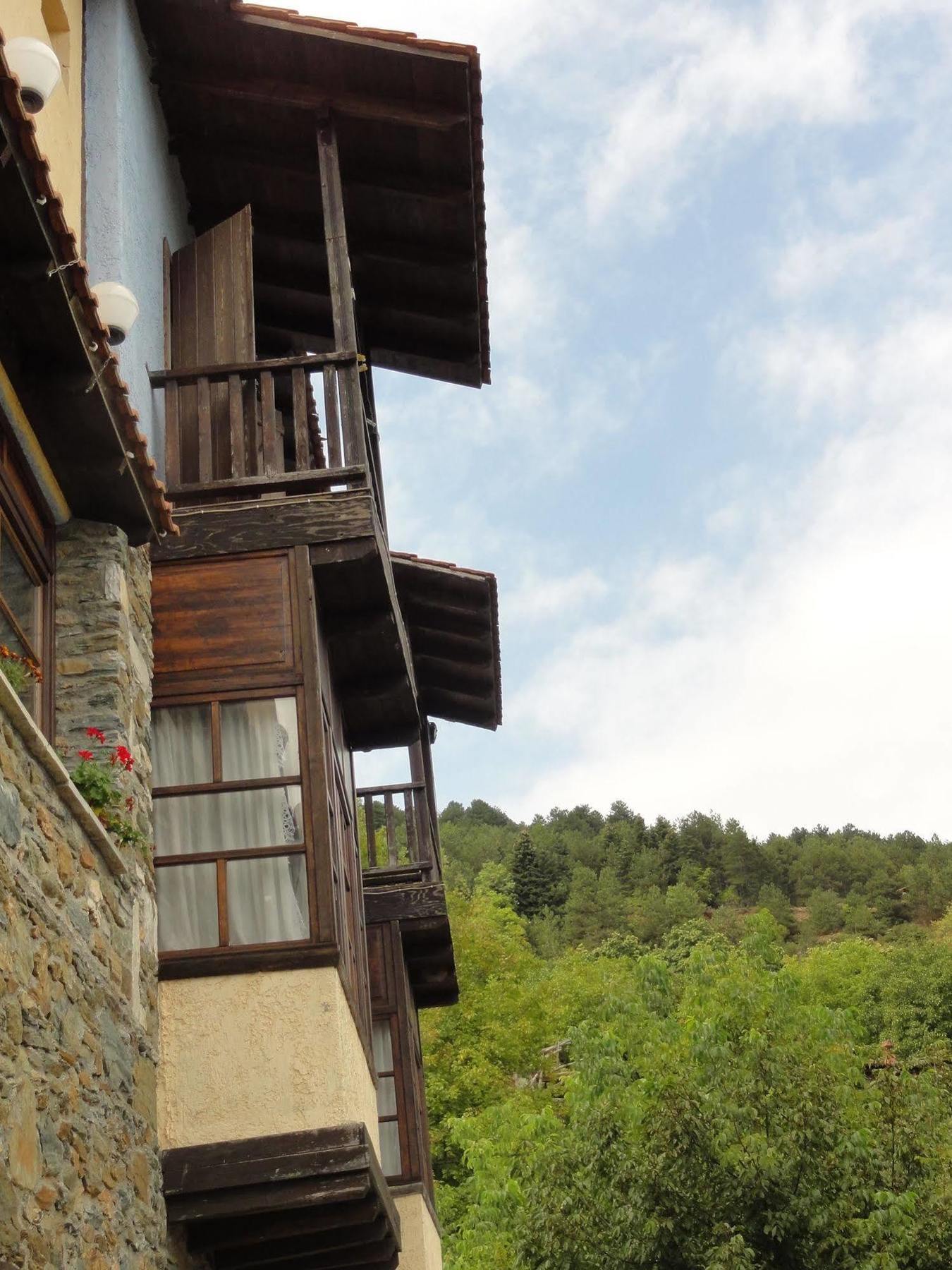 Sintrivanis Mountain Hotel