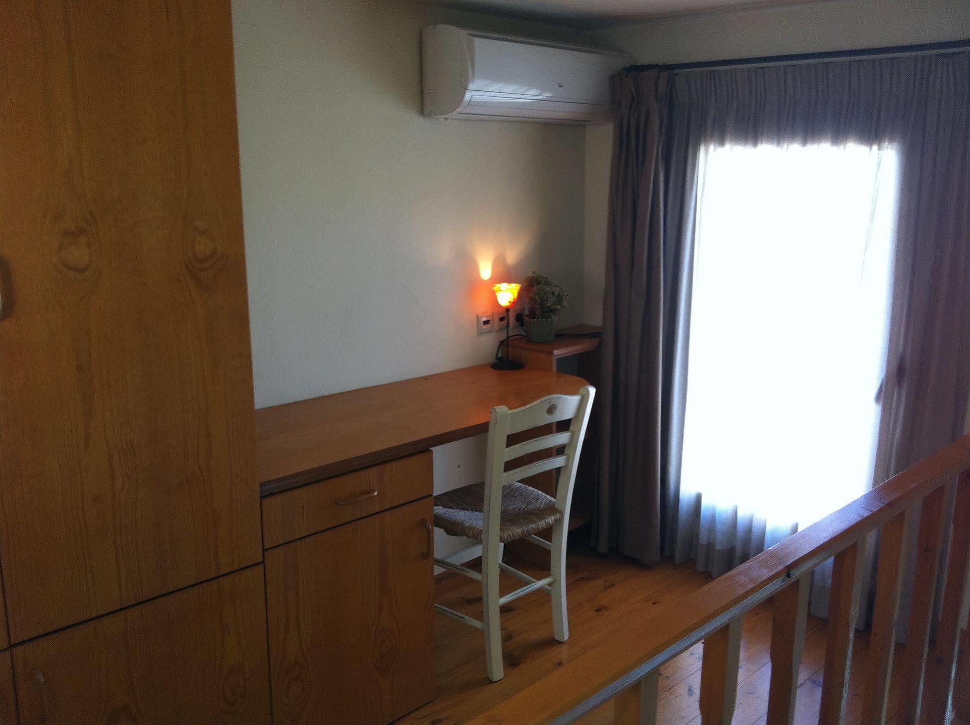 - Mourtzanakis Hotel