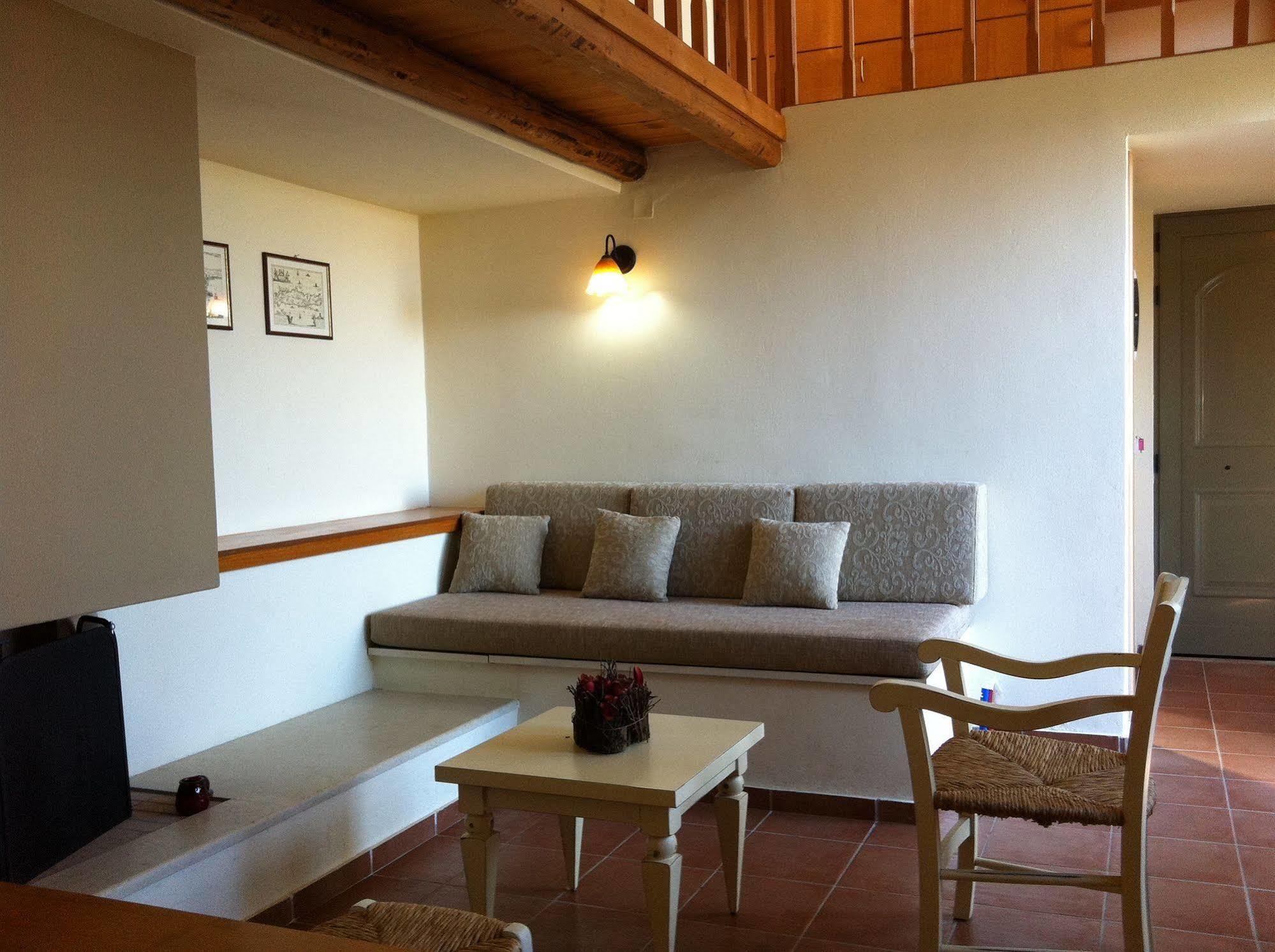 - Mourtzanakis 3* Achlada