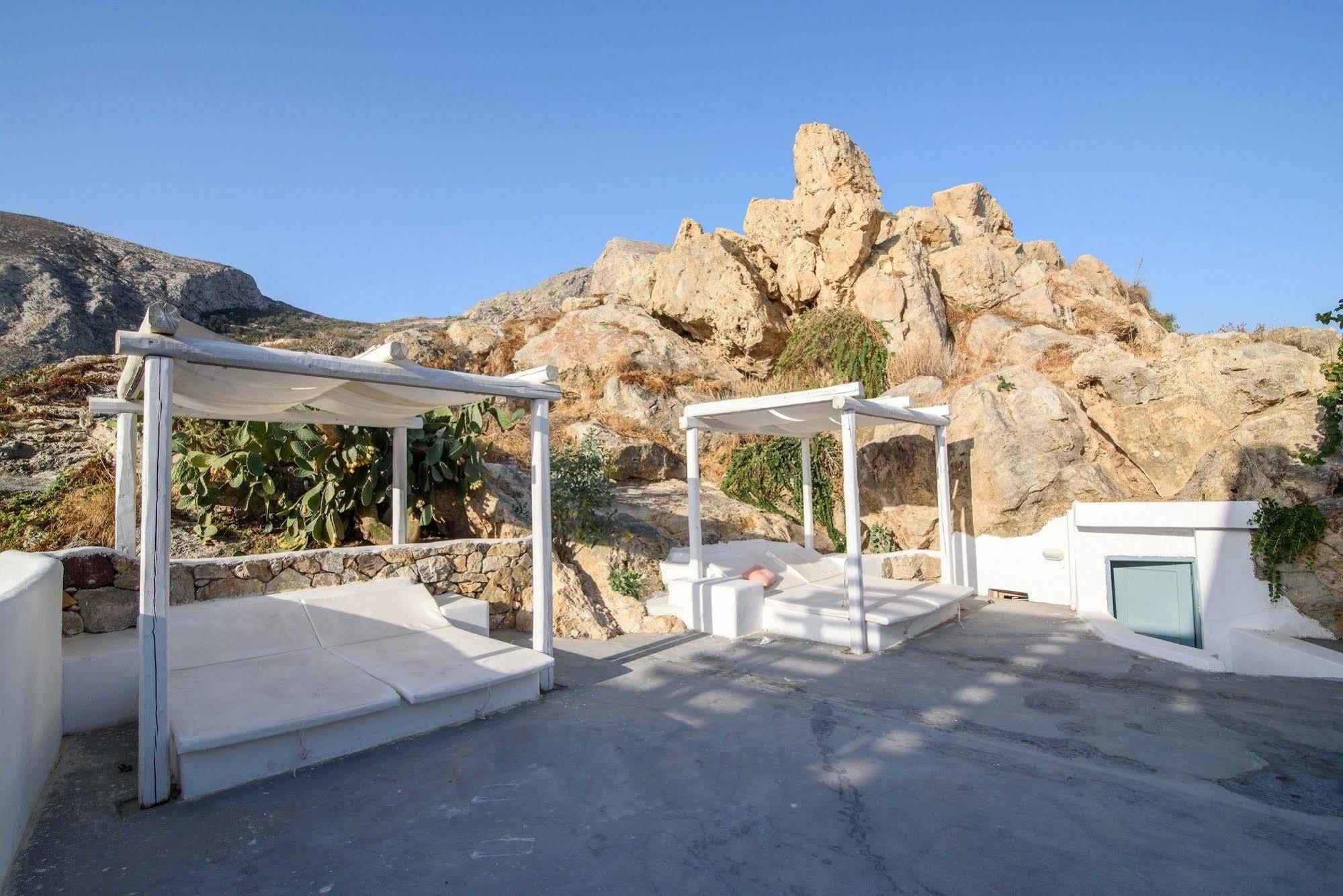 Iris Boutique Kamari (Santorini)