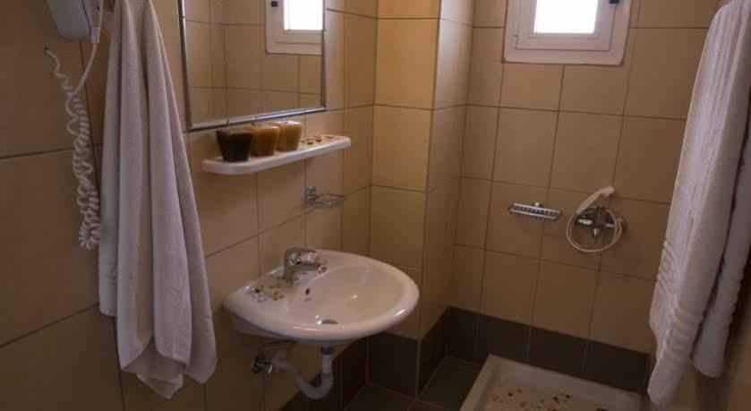 Nikos Hotel