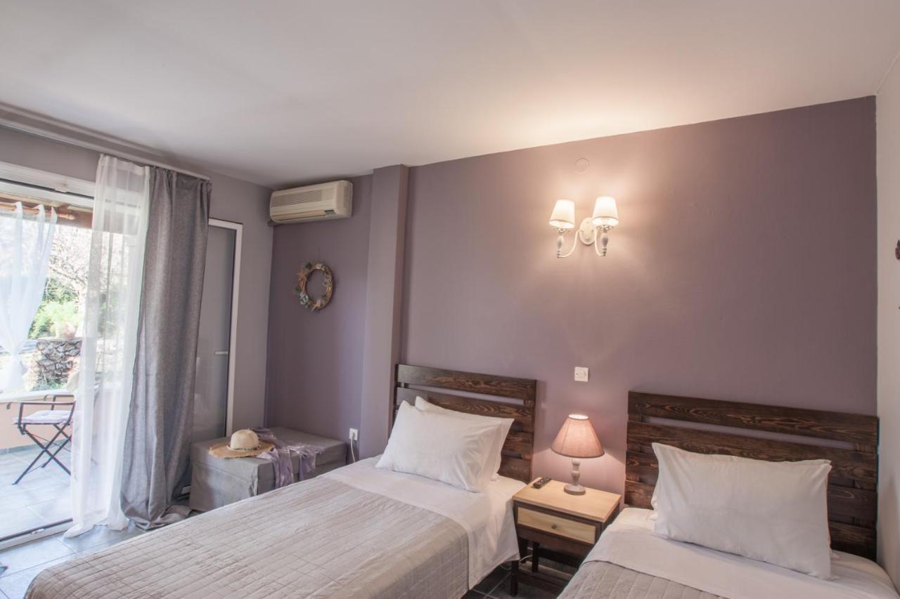 Tellis Bed & Breakfast 2*
