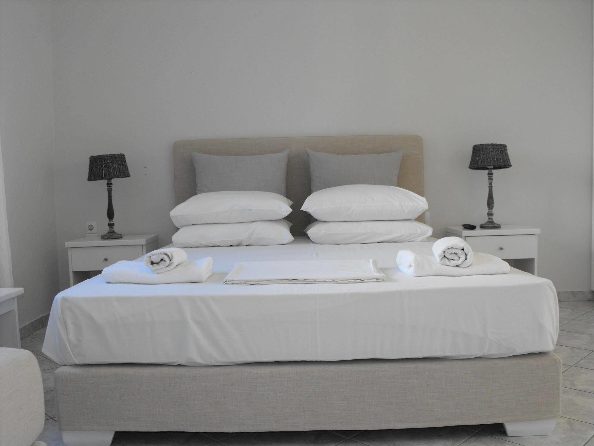 Hotel Milos Bay Suites 3*