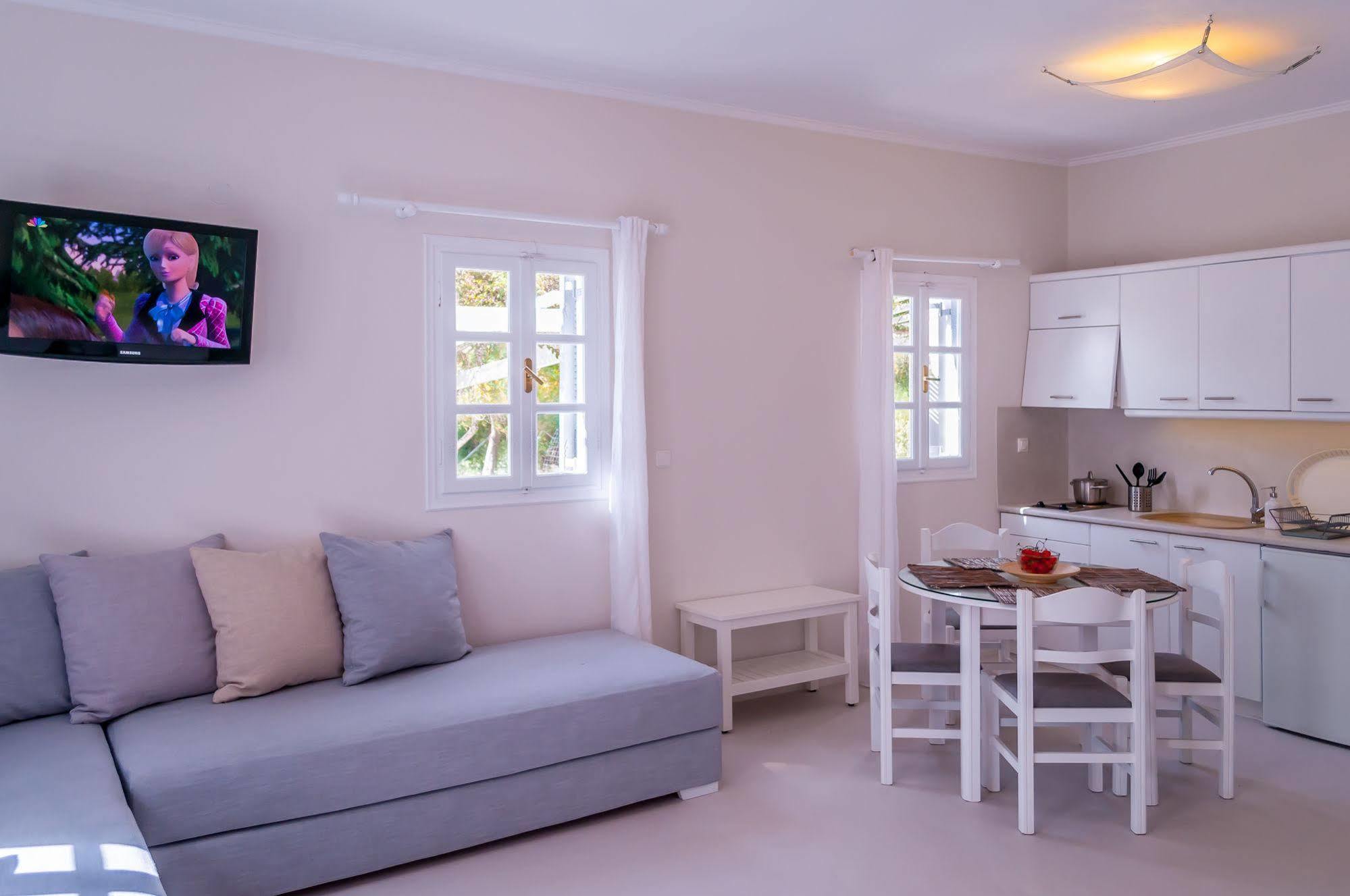 Hotel Milos Bay Suites 3*