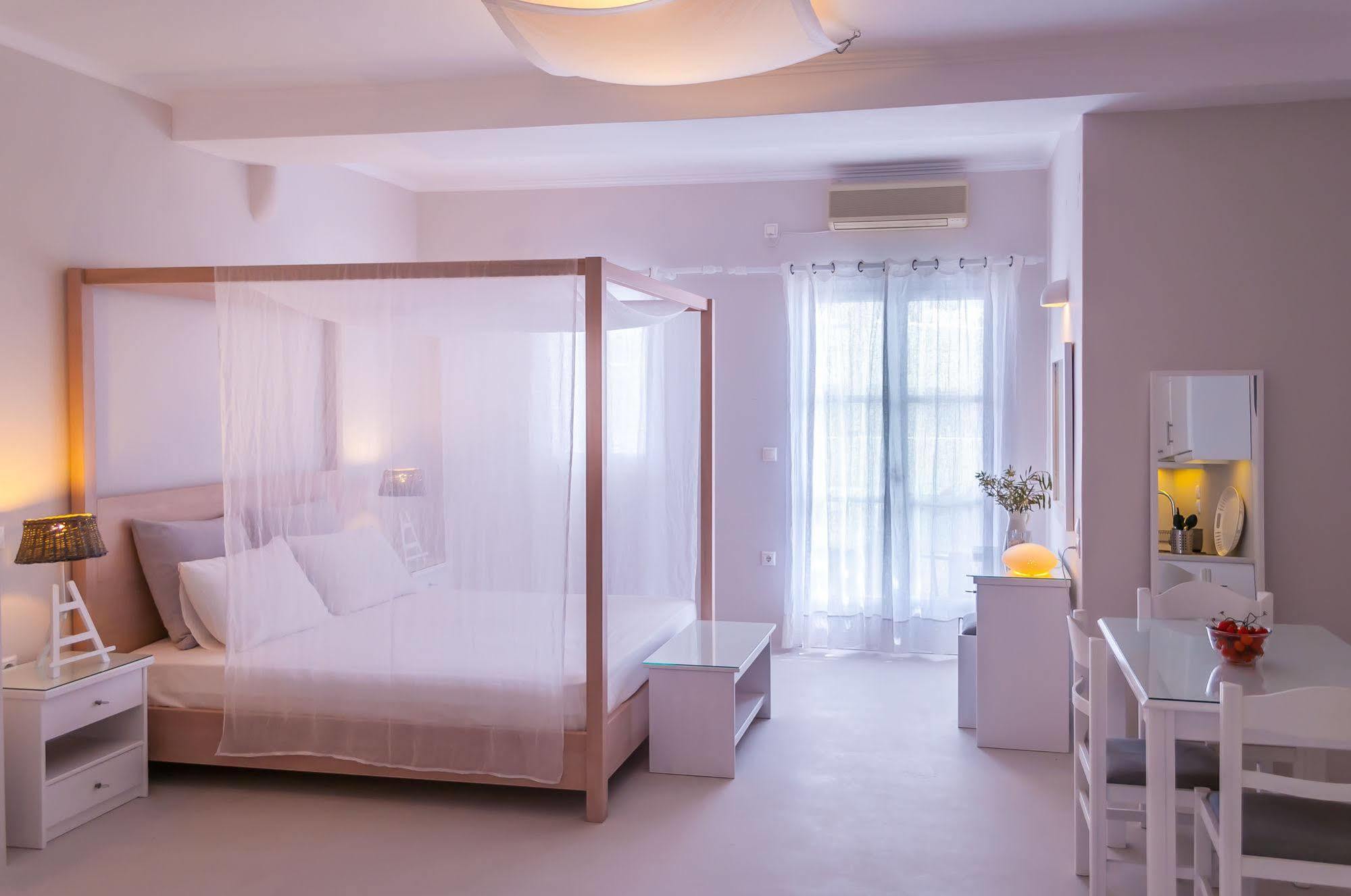 Milos Bay Suites 3*