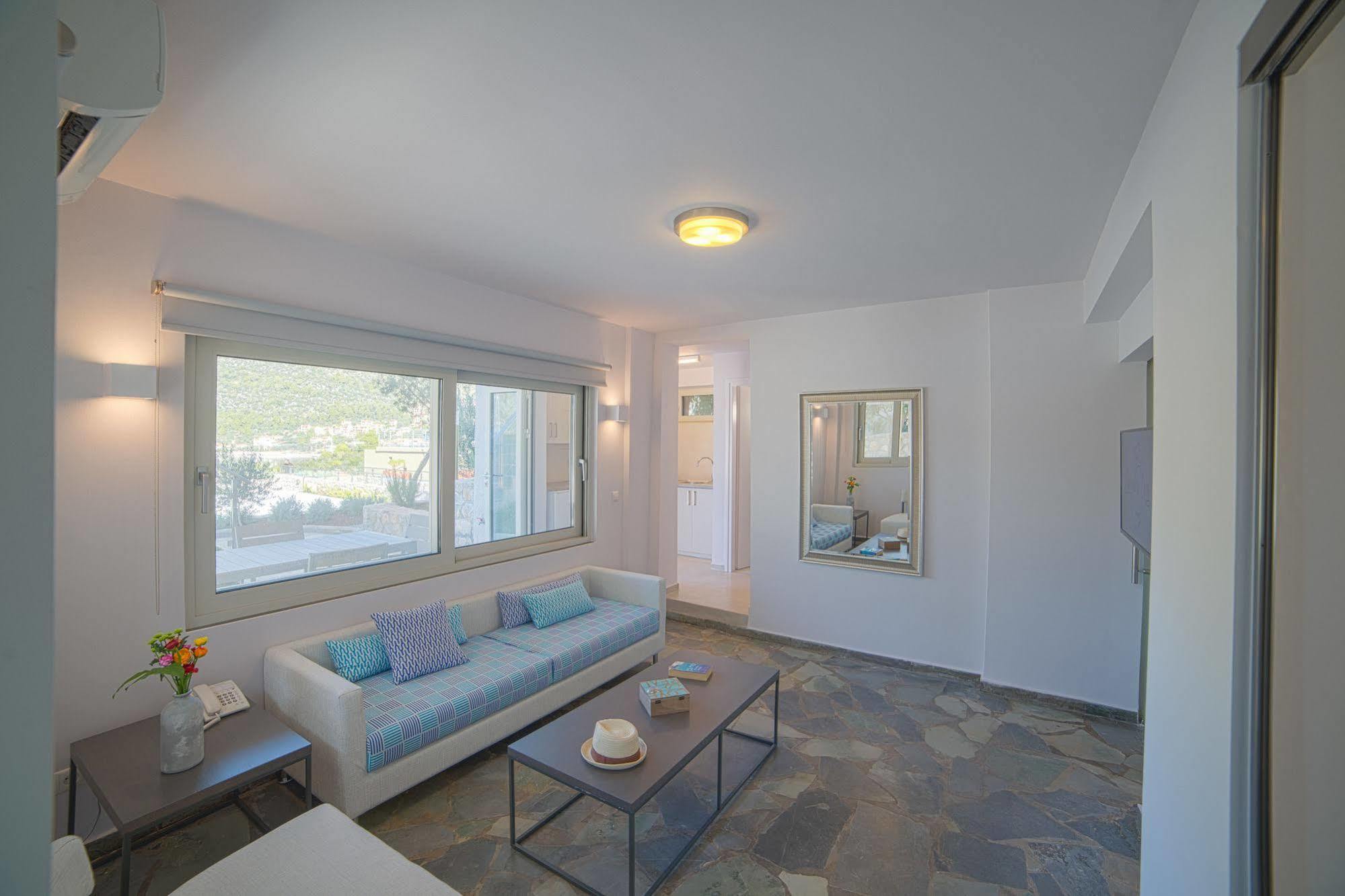 Lavender Cove Aparthotel