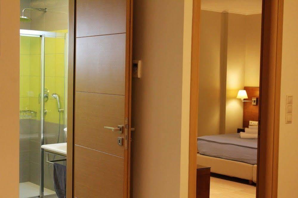 Hotel Niriides Luxury Villas 3*