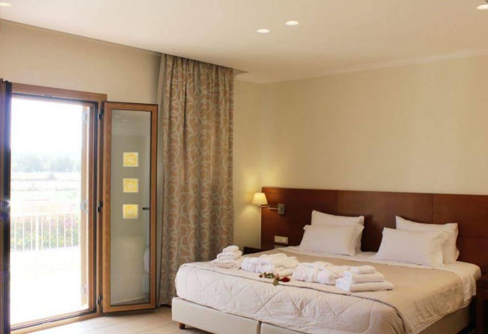 Niriides Luxury Villas 3* Methoni (Messenia)
