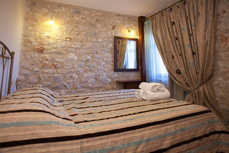 Anigraia Aparthotel