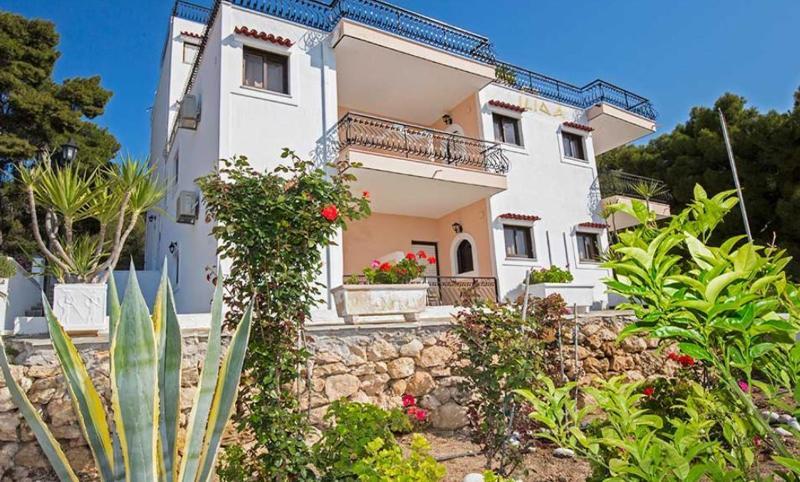 Pefkides Aegina Boutique