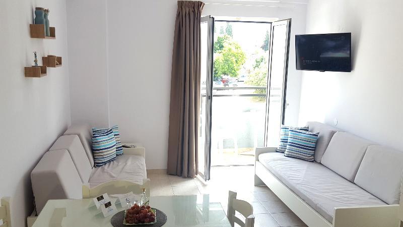 Elychryson Aparthotel