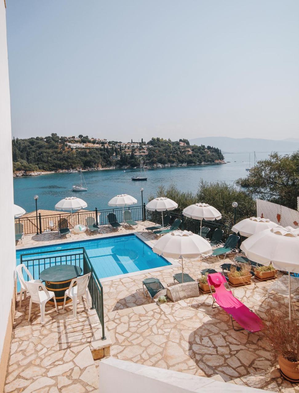 Elena Aparthotel *