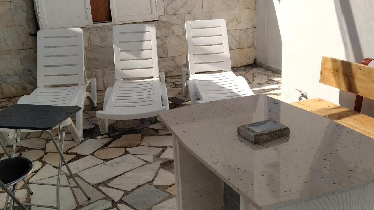 Akti Miaouli * Vari (Syros)