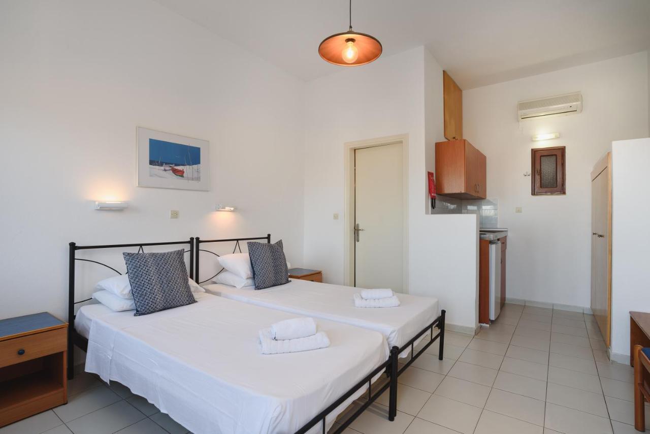 Aphrodite White Studios Apartment *