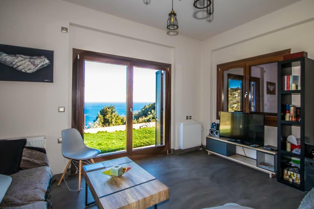 Luxury Mylopotamos Villa