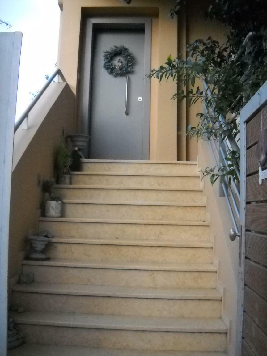 Quiet Bright House Next To The Sea In