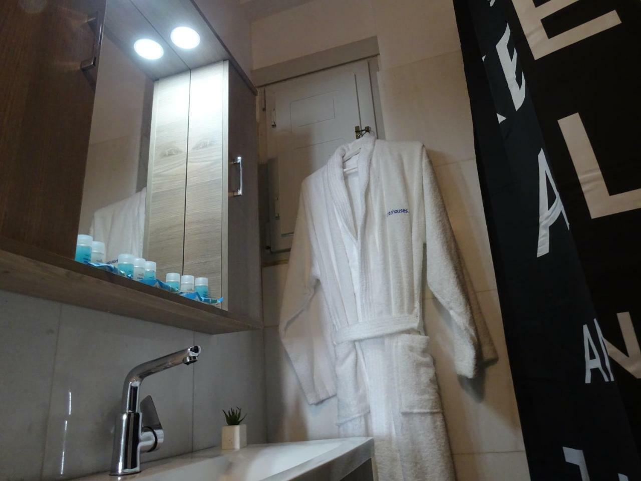 Santoriviera House *