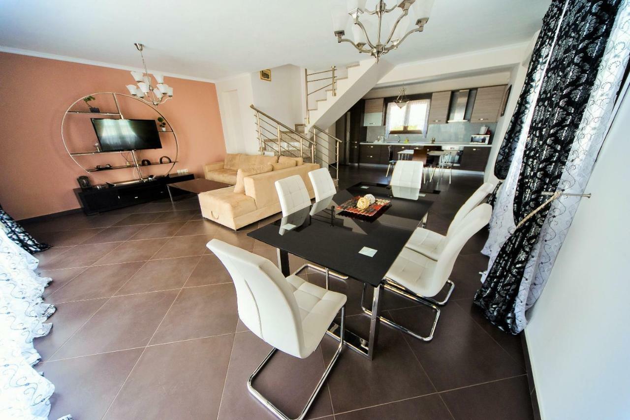 Villas * Hanioti