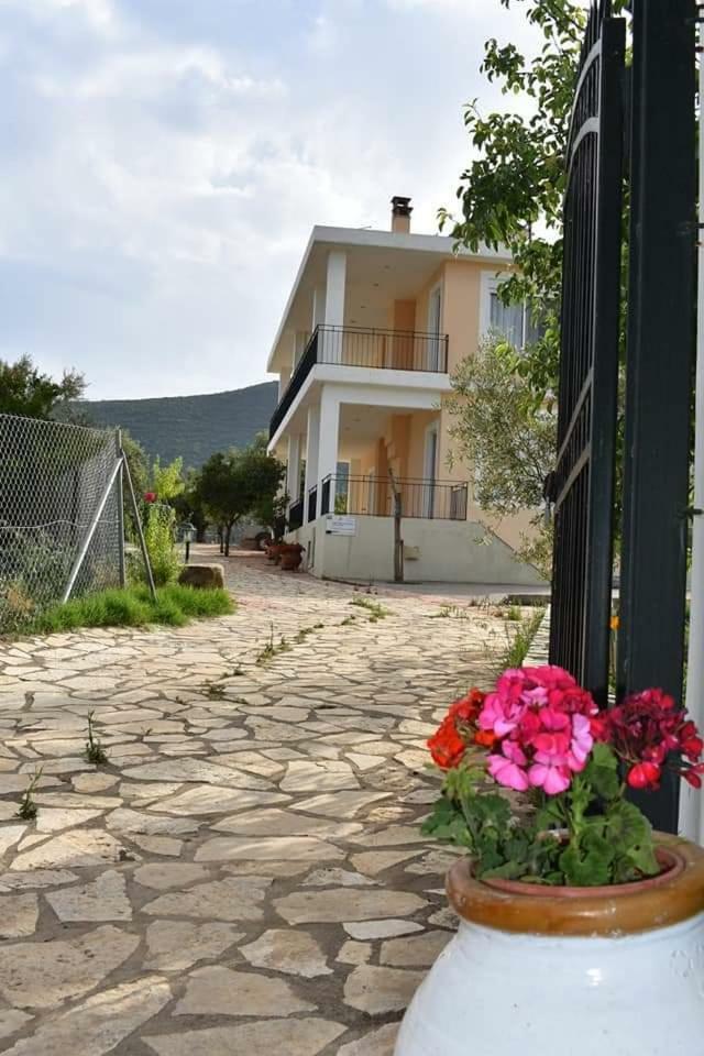Garden Apartment *