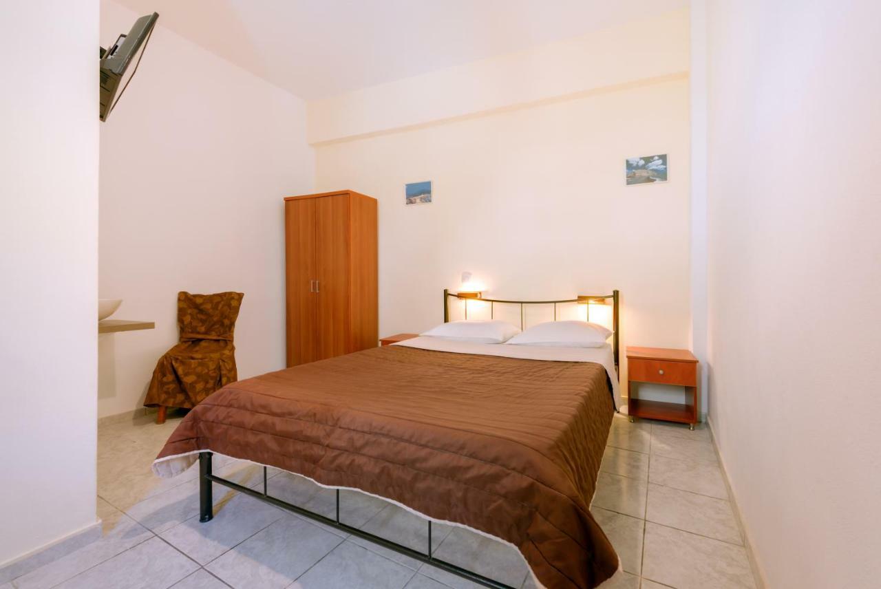 Aparthotel Onar & Perissa (Santorini)