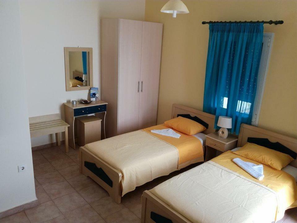 Ninemia Serifos Town