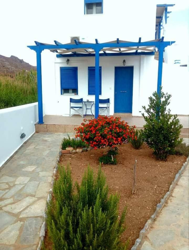Ninemia * Serifos Town