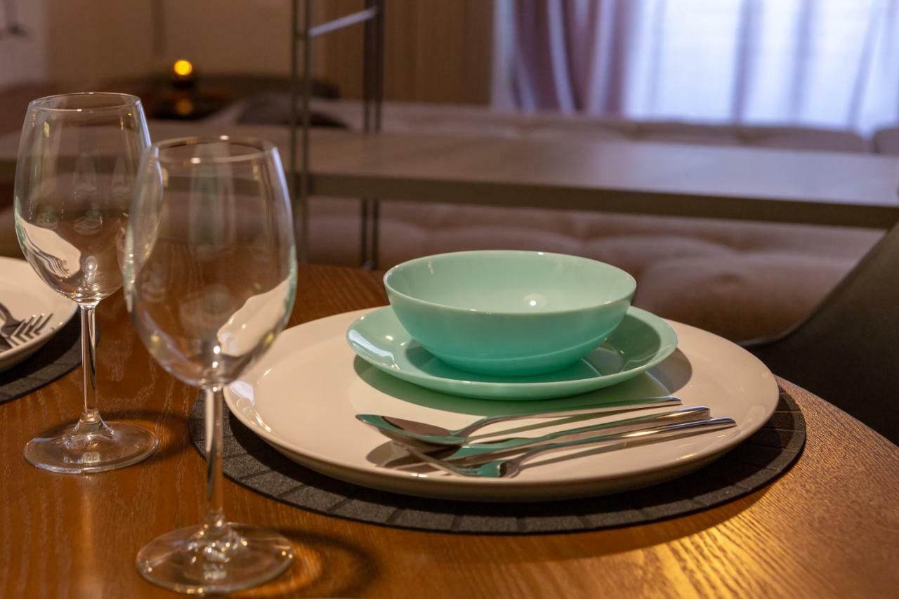 Kleio - Spacious In Glyfada Athens