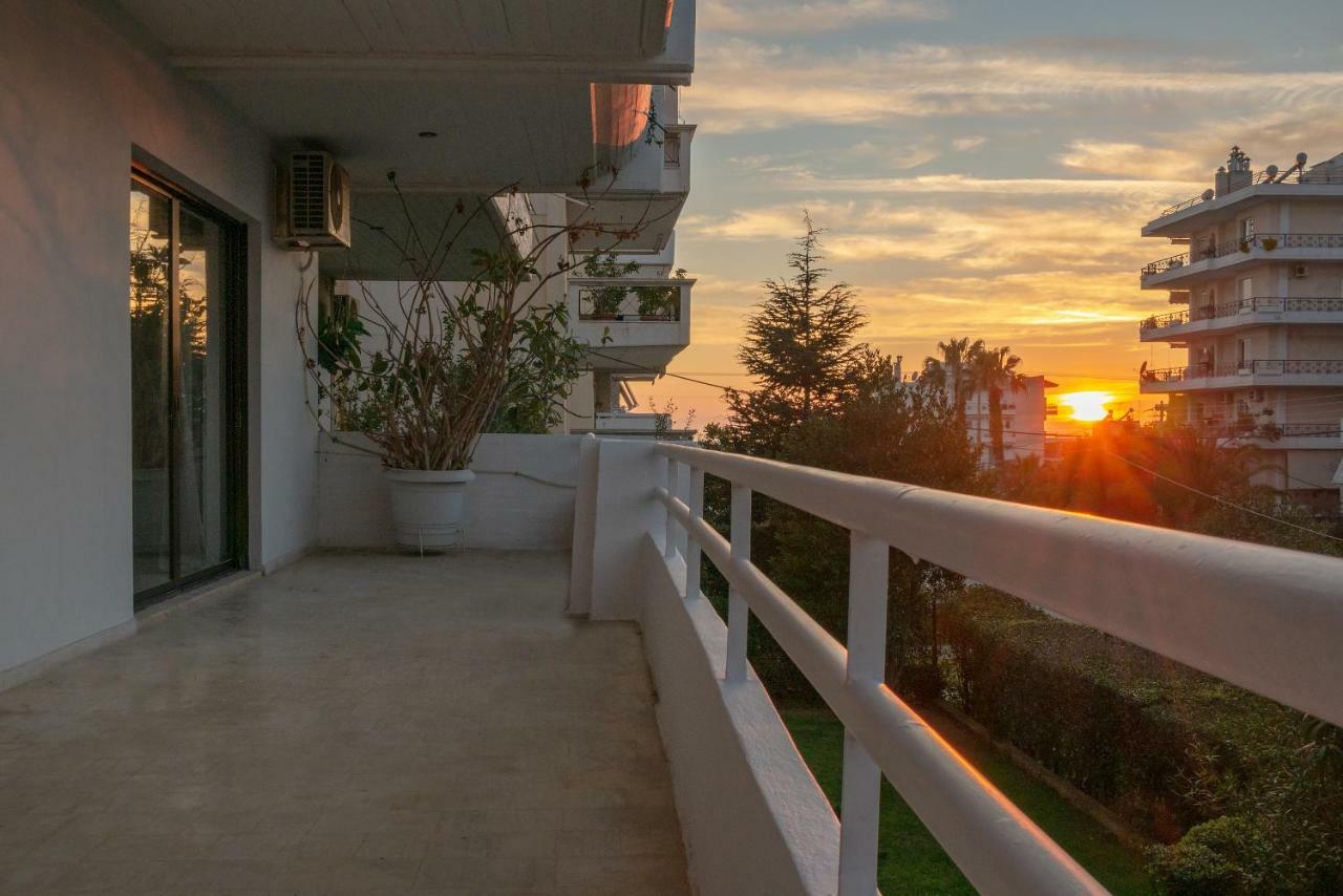Kleio - Spacious In Glyfada Apartment