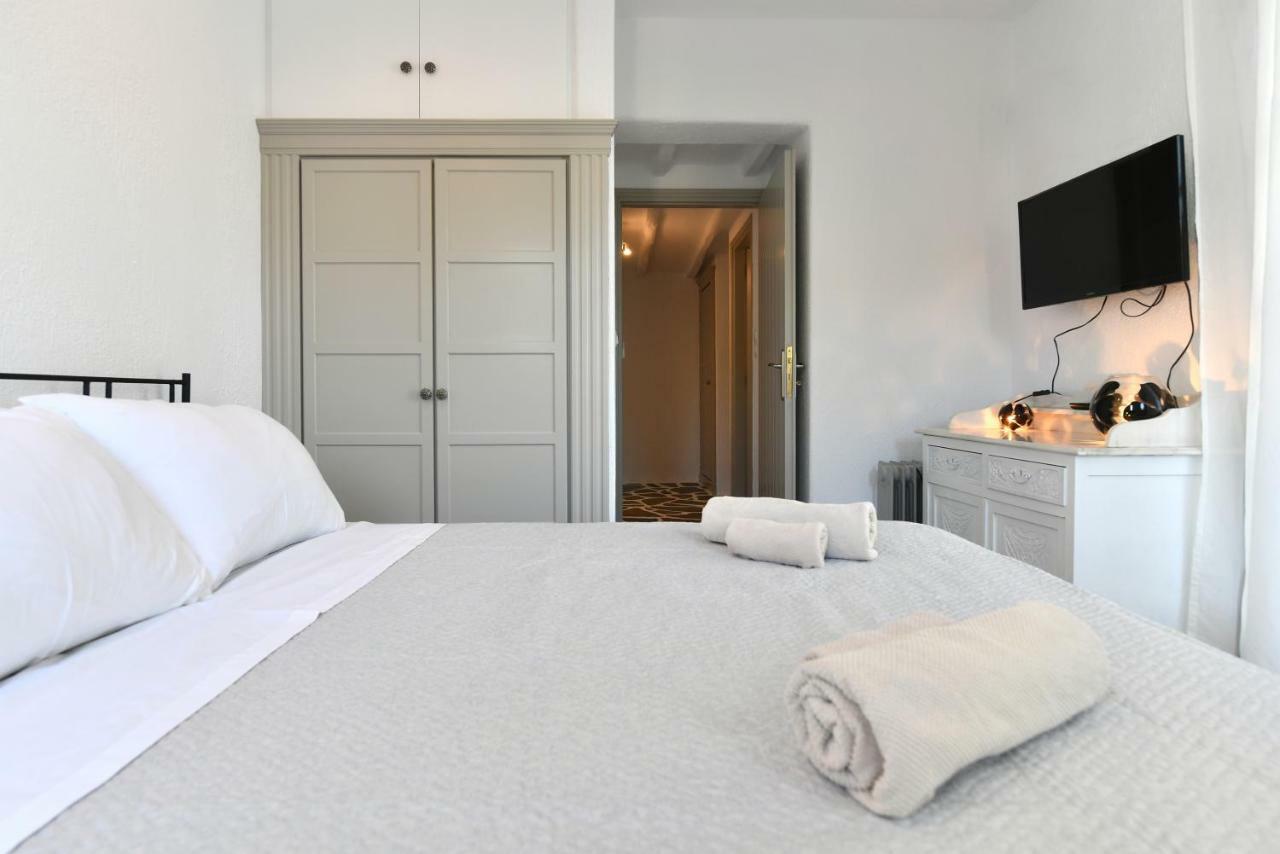 Santa Flora 3 Bedroom House A Parikiaas Edge Holiday home *