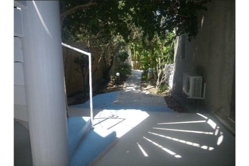 Chronis & Adamantas (Milos)