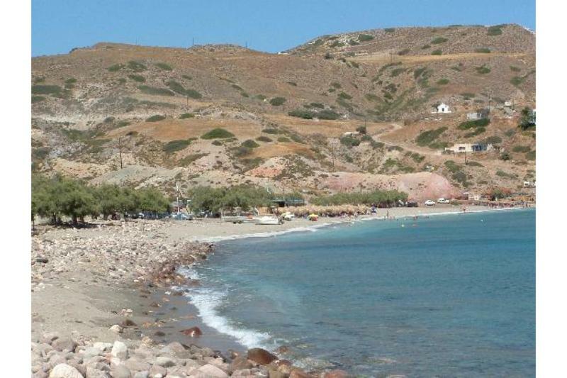 Chronis & 2* Adamantas (Milos)