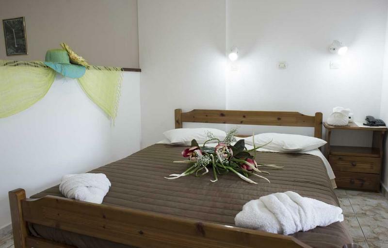 Fili Aparthotel 2*