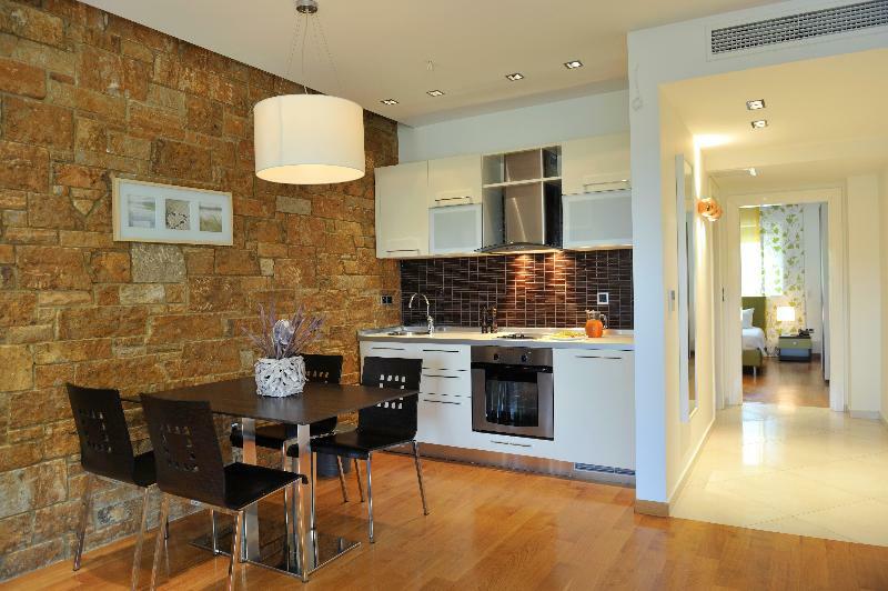 Apartment Polyastron Place