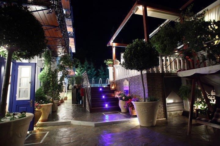 Armata Boutique