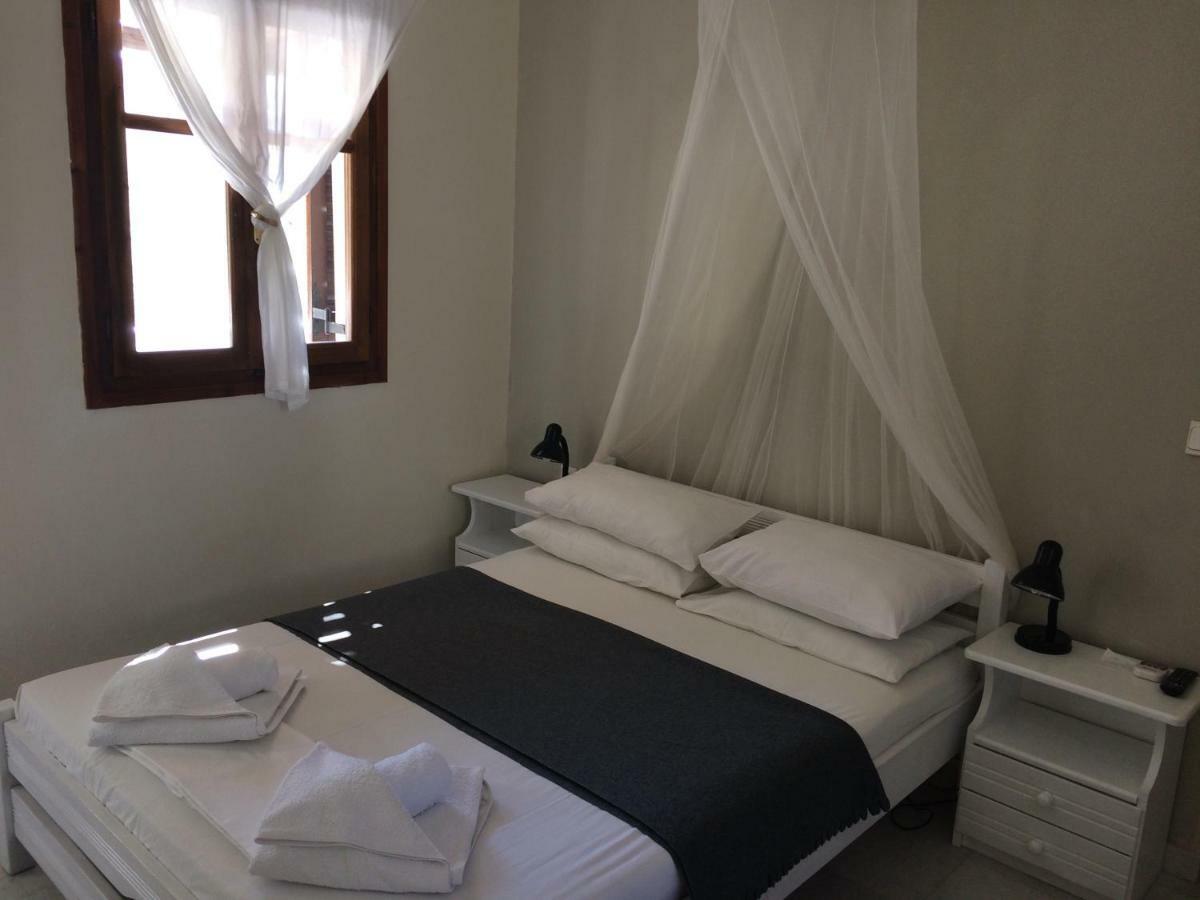 Apartment Studios Logaras
